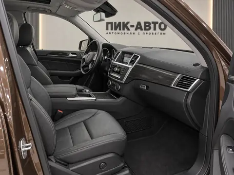 Mercedes-Benz ML 350 2012, салон