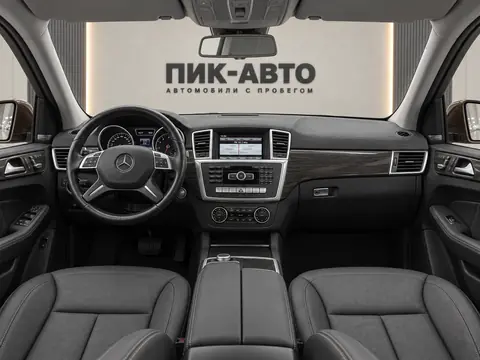 Mercedes-Benz ML 350 2012, панель приборов