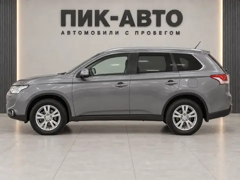 Mitsubishi Outlander 2014, вид сбоку