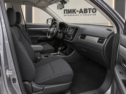 Mitsubishi Outlander 2014, салон