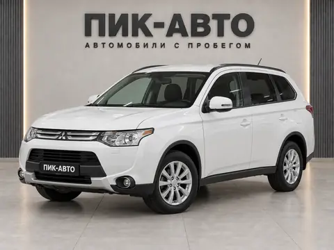 Mitsubishi Outlander 2014, вид спереди