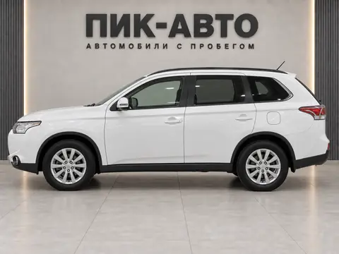 Mitsubishi Outlander 2014, вид сбоку