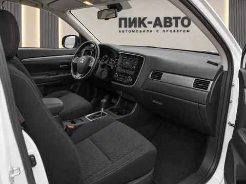 Mitsubishi Outlander 2014, салон