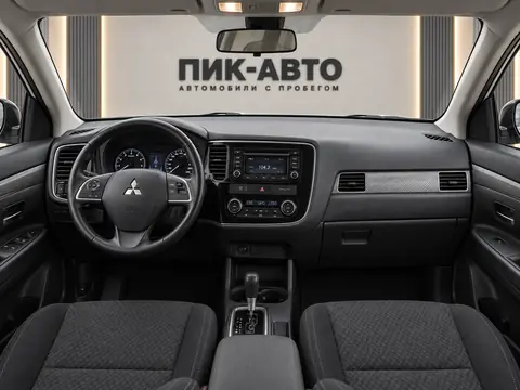 Mitsubishi Outlander 2014, панель приборов