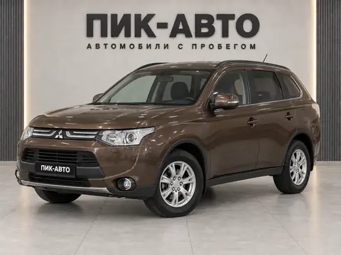 Mitsubishi Outlander 2012, вид спереди