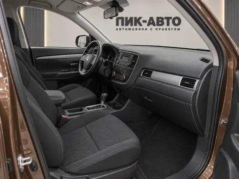 Mitsubishi Outlander 2012, салон