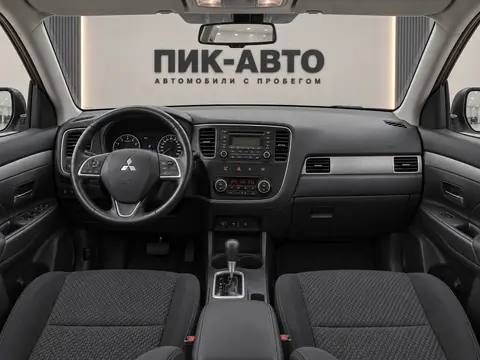 Mitsubishi Outlander 2012, панель приборов