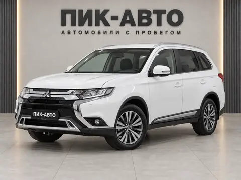 Mitsubishi Outlander 2020, вид спереди