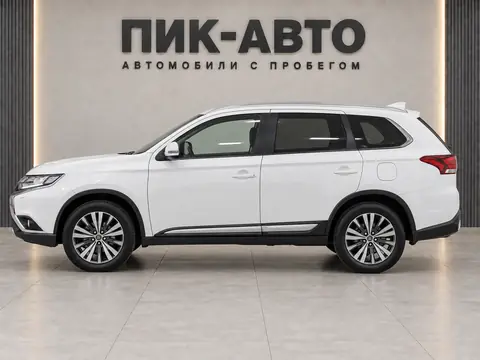 Mitsubishi Outlander 2020, вид сбоку
