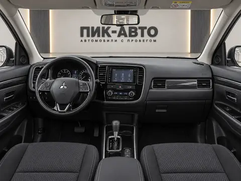 Mitsubishi Outlander 2020, панель приборов