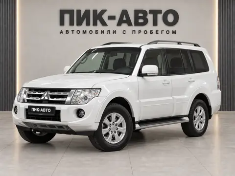 Mitsubishi Pajero LWB 2011, вид спереди