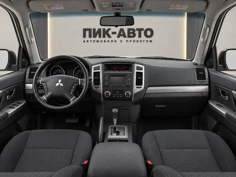 Mitsubishi Pajero LWB 2011, панель приборов