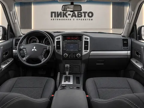 Mitsubishi Pajero LWB 2011, панель приборов