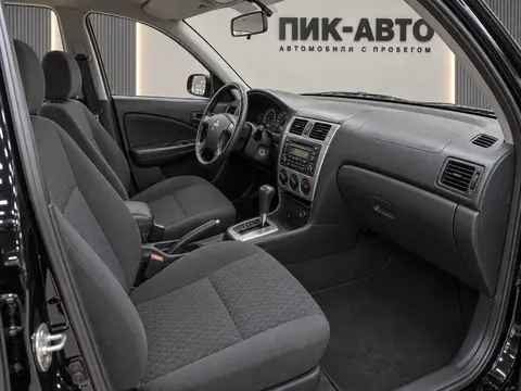 Nissan Almera 2006, салон