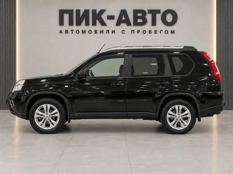 Nissan X-Trail 2012, вид сбоку