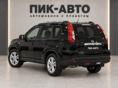 Nissan X-Trail 2012, вид сзади