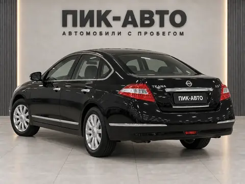 Nissan Teana 2010, вид сзади