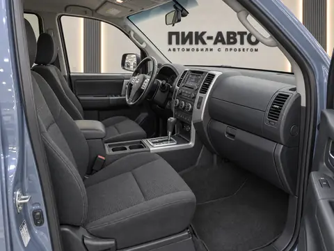 Nissan Pathfinder 2011, салон