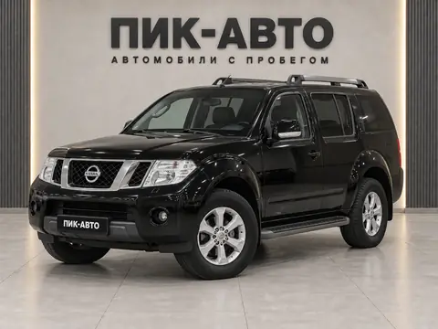 Nissan Pathfinder 2013, вид спереди