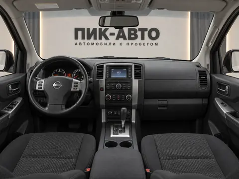 Nissan Pathfinder 2013, панель приборов