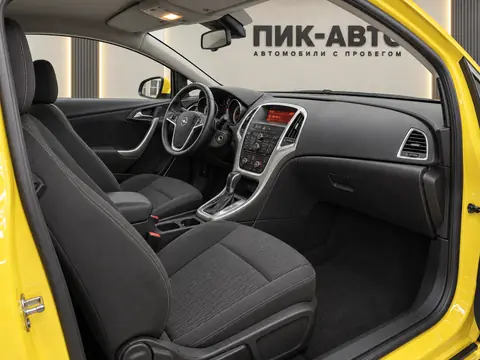 Opel Astra GTC 2012, салон
