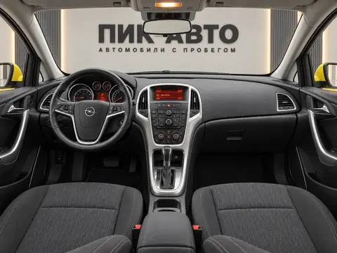 Opel Astra GTC 2012, панель приборов