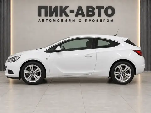 Opel Astra GTC 2013, вид сбоку