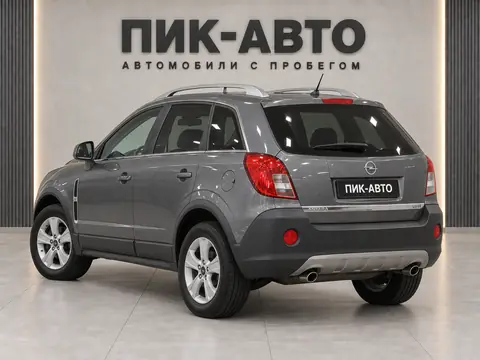 Opel Antara 2012, вид сзади
