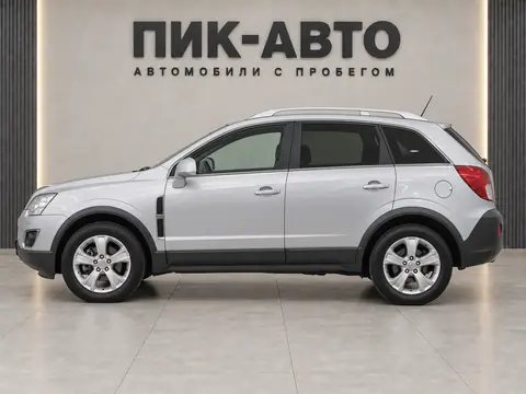 Opel Antara 2011, вид сбоку
