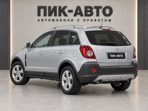 Opel Antara 2011, вид сзади