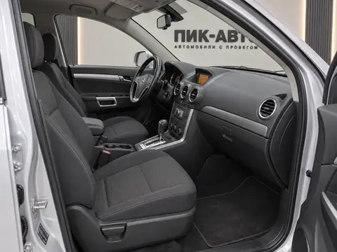 Opel Antara 2011, салон
