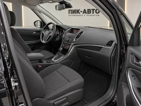 Opel Zafira Tourer 2016, салон