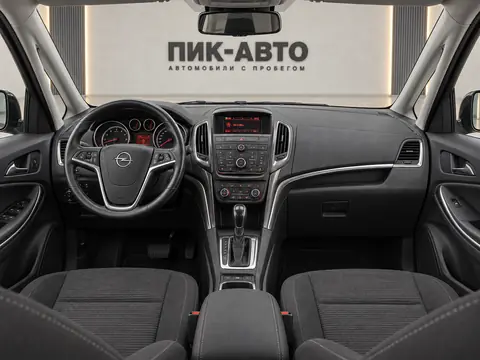 Opel Zafira Tourer 2016, панель приборов