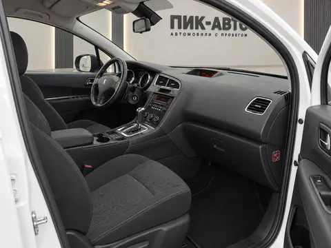 Peugeot 3008 2011, салон