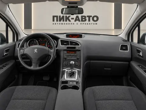Peugeot 3008 2011, панель приборов