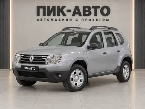 Renault Duster 2012, вид спереди