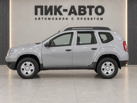Renault Duster 2012, вид сбоку