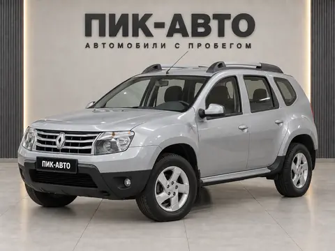 Renault Duster 2013, вид спереди