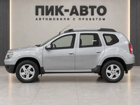 Renault Duster 2013, вид сбоку