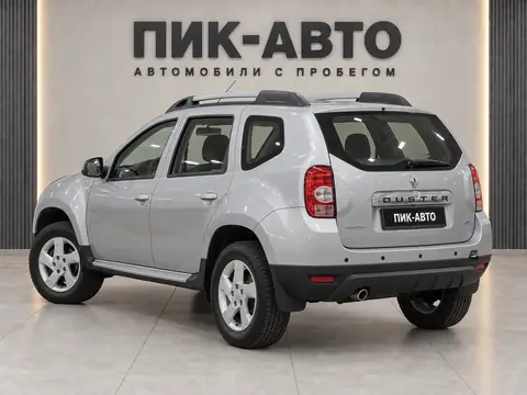 Renault Duster 2013, вид сзади
