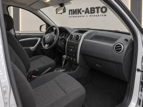 Renault Duster 2013, салон