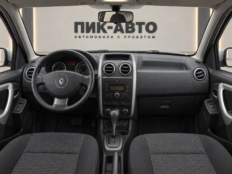Renault Duster 2013, панель приборов