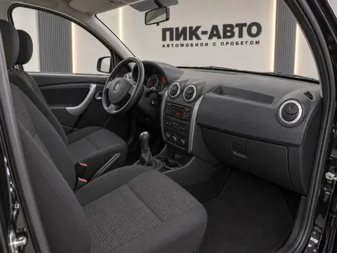 Renault Sandero 2013, салон