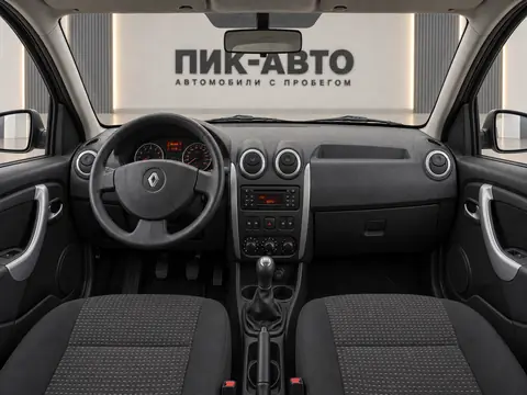 Renault Sandero 2013, панель приборов