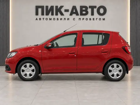 Renault Sandero 2016, вид сбоку