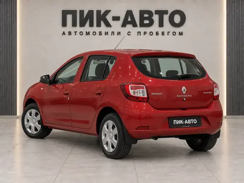 Renault Sandero 2016, вид сзади