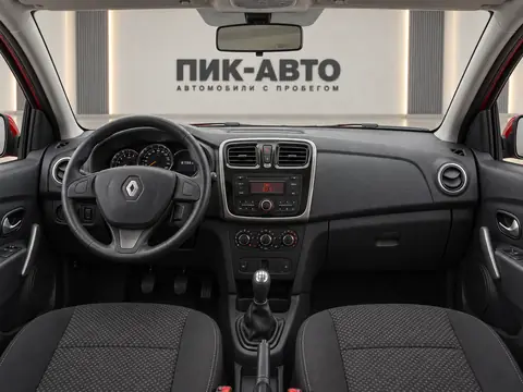 Renault Sandero 2016, панель приборов