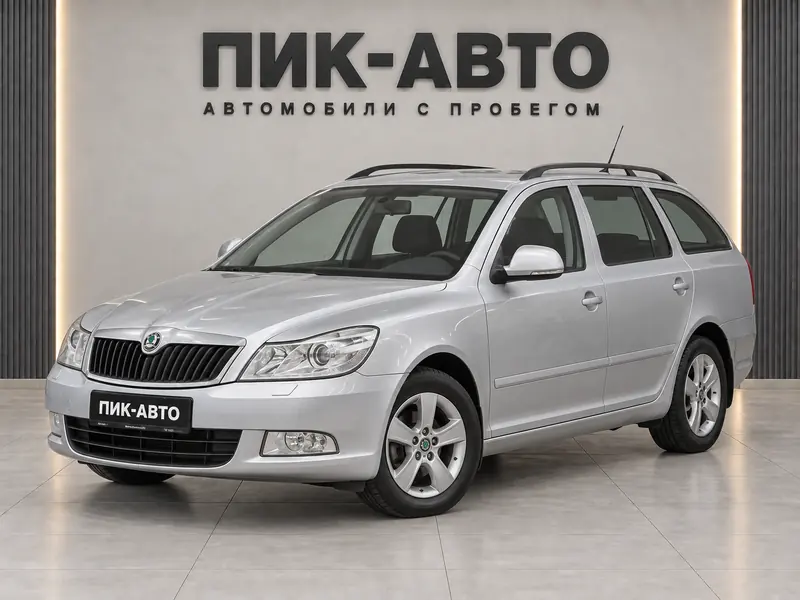 Skoda Octavia 2012 — с пробегом, универсал, серебристый, вид спереди