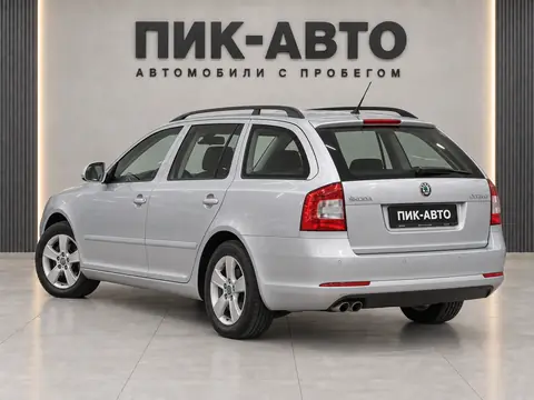 Skoda Octavia 2012, вид сзади