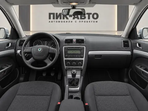 Skoda Octavia 2012, панель приборов